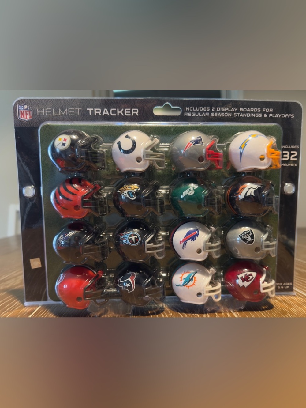 2022 Riddell NFL Football Helmet Tracker - 32 Teams Incl. Display Board - Picture 3 of 4